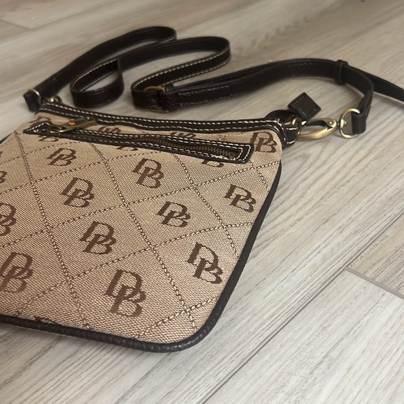 Dooney & Bourke - Picture 4 of 10